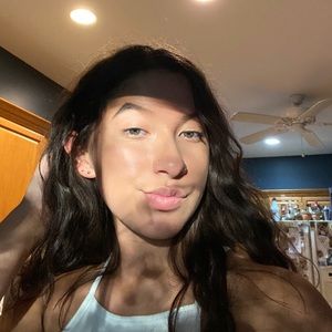 Meet your Posher, Alexia